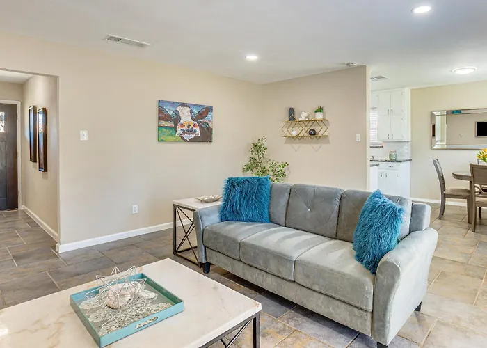 5 Mi To Worth Stockyards: W/ Yard! *