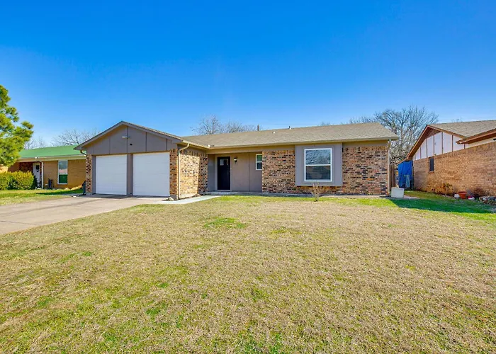 5 Mi To Worth Stockyards: W/ Yard! Fort Worth