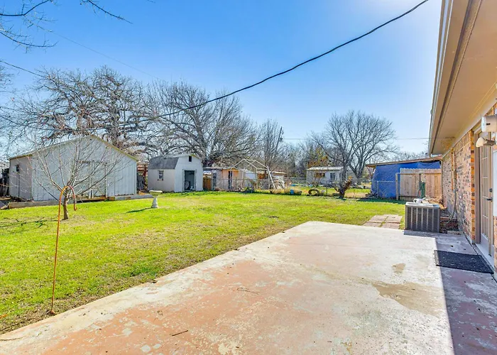 Holiday home 5 Mi To Worth Stockyards: W/ Yard! Fort Worth