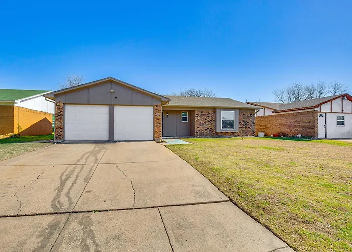 Holiday home 5 Mi To Worth Stockyards: W/ Yard!