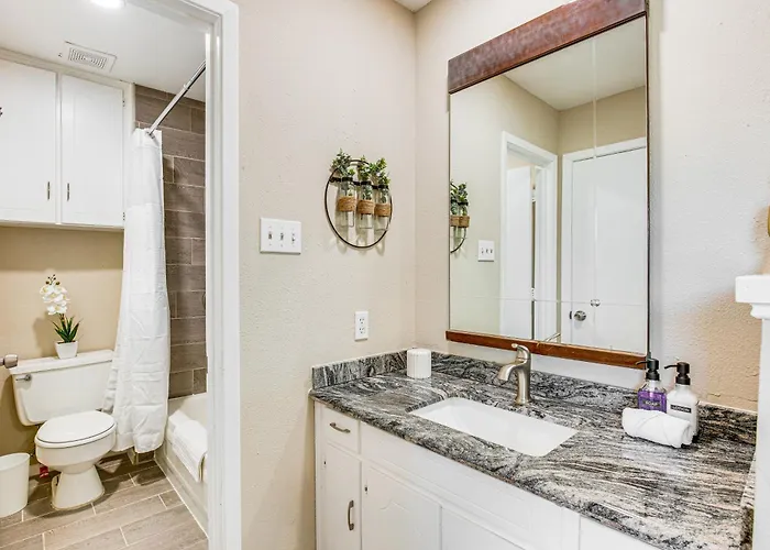 5 Mi To Worth Stockyards: W/ Yard! Fort Worth